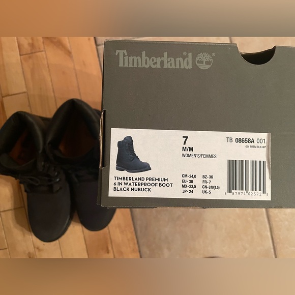 S.O.L.D.   WOMEN'S TIMBERLAND PREMIUM 6-INCH WATERPROOF BOOTS - Picture 8 of 9